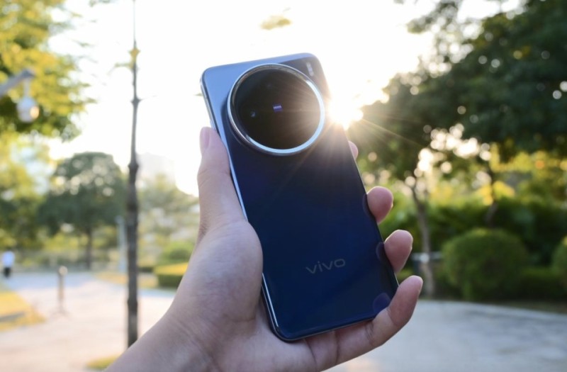 vivo“果断清仓”，16GB+512GB暴跌1580元，天玑9400+100倍变焦+100W闪充
