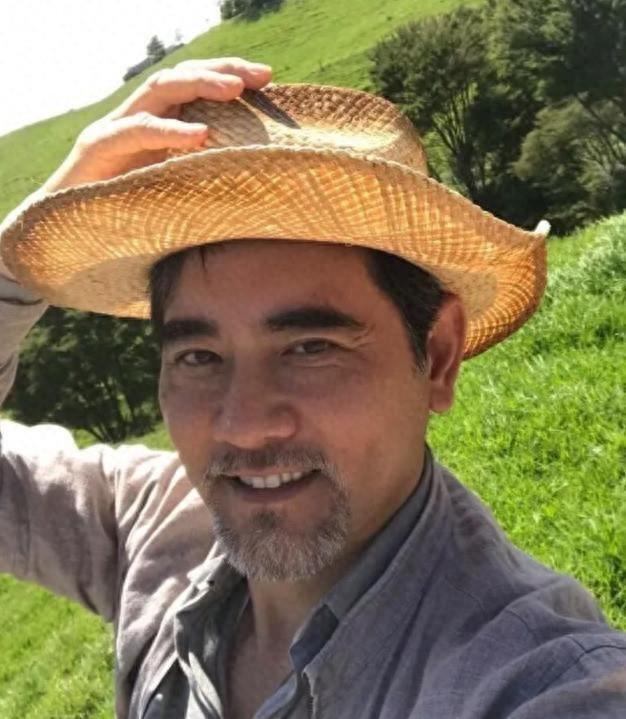六十五岁赵文瑄现况：终身未婚，隐居宁波山中豪宅，把家禽当亲人
