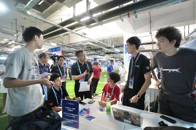 192支队伍来自大学和中学！“青春旋风”席卷机器人运动会
