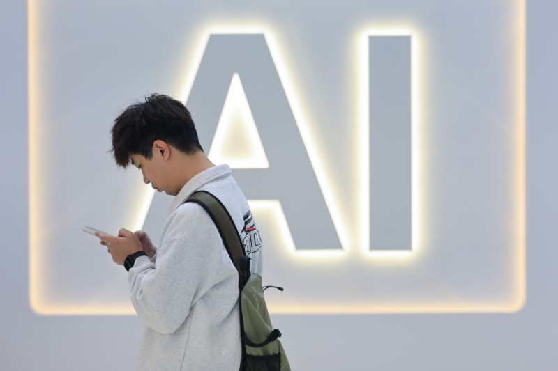 AI对话框正在涌入“广告”