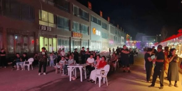 阜新县十家子美食节火热进行中烟火升腾点亮小镇“夜经济”