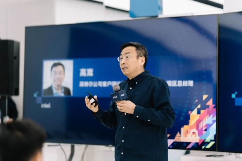 让笔记本左手静音长续航，右手AI全生态，英特尔是如何做到的？
